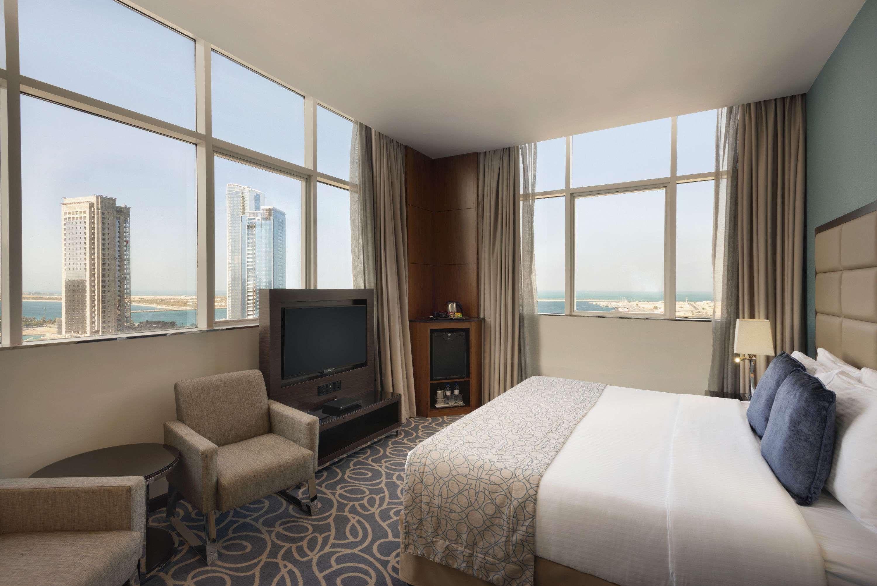 ОТЕЛЬ RAMADA ABU DHABI CORNICHE АБУ-ДАБИ 4* (ОАЭ) - от 3778 RUB | NOCHI