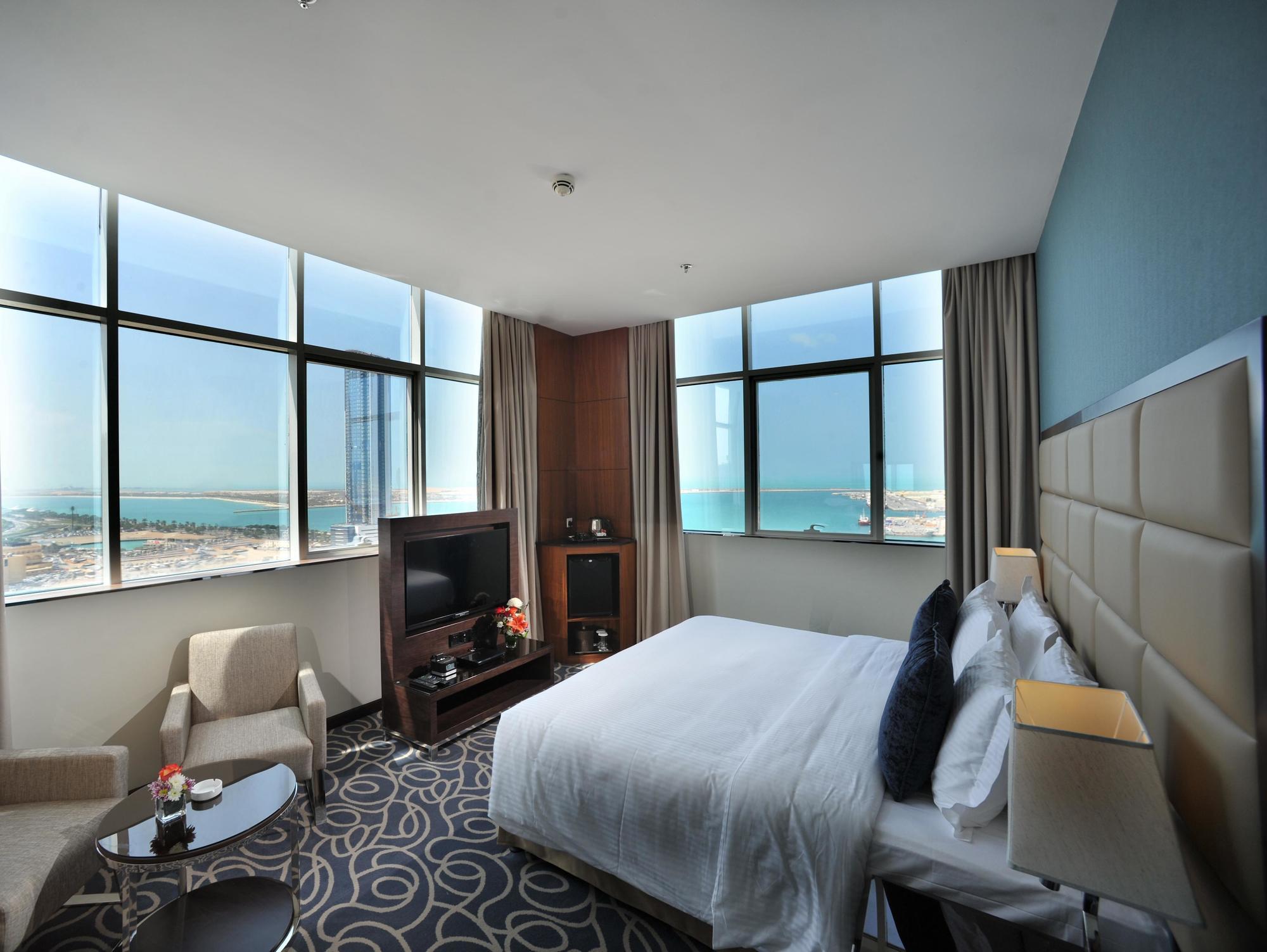 Corniche hotel abu dhabi 5. Ramada Abu Dhabi Corniche 4*. Ramada by Wyndham Abu Dhabi Corniche. Ramada Abu Dabi. Отель Corniche Hotel Abu Dhabi.